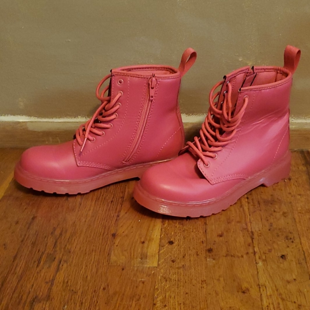 Dr. MARTENS Doc Hot Pink 8 eyelet boots size 5